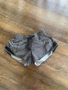 RARE lululemon polka dot - reflective shorts 2.5”